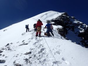 Summiting slow - step by step and roped